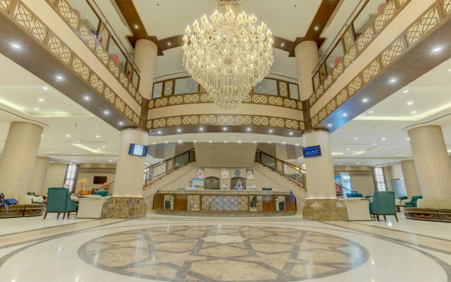 Hayat Plaza Hotel