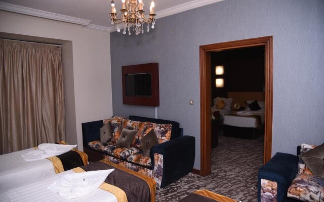 Al Andalus Palace Golden