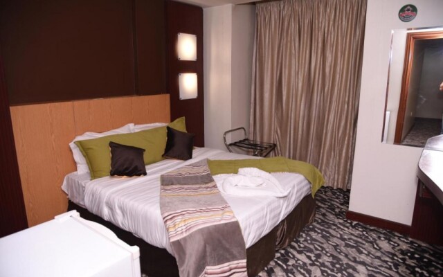 Al Andalus Palace Golden