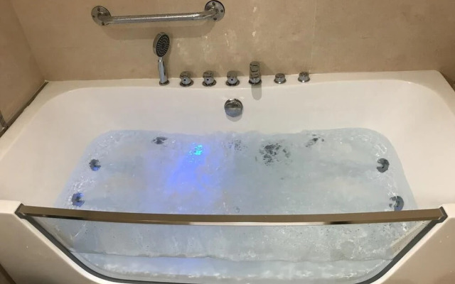 Lotaz Hotel Suites Al Salamah