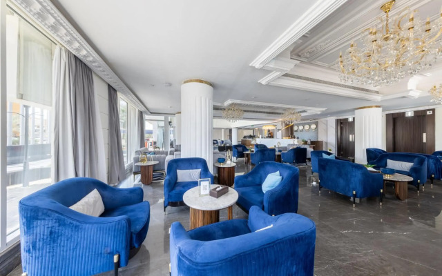 Luxury Night Hotel