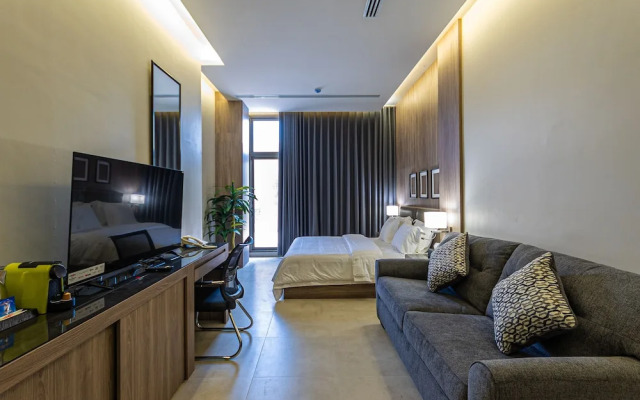 Land Walk Hotel
